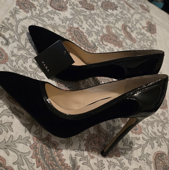 Zara Black Velvet High Heel Shoes - Picture 2 of 8